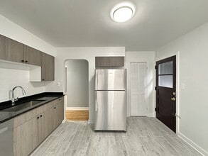 6715 N California Ave in Chicago, IL - Foto de edificio - Building Photo