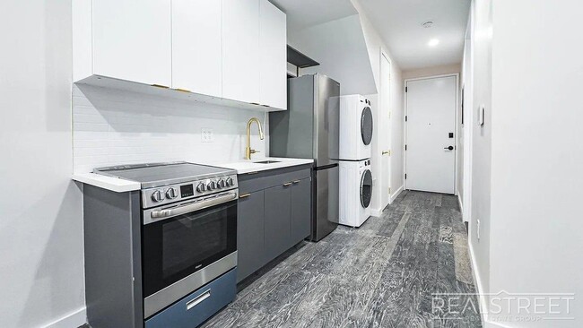 Beadel Street, Unit 1B in Brooklyn, NY - Building Photo - Building Photo