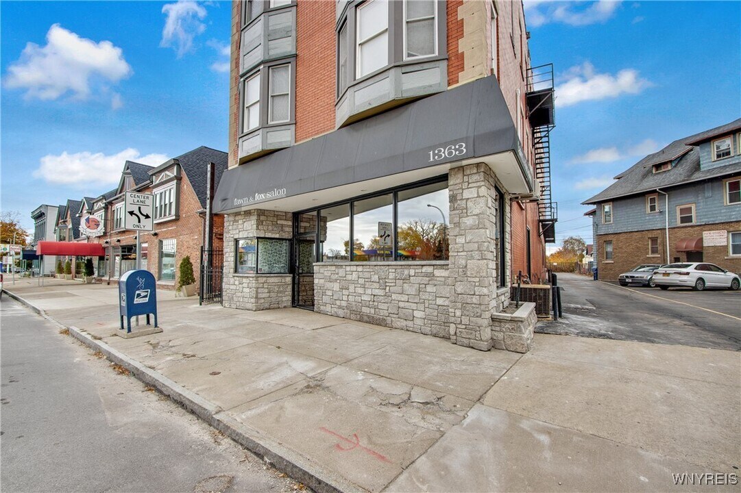 1363 Delaware Ave in Buffalo, NY - Building Photo