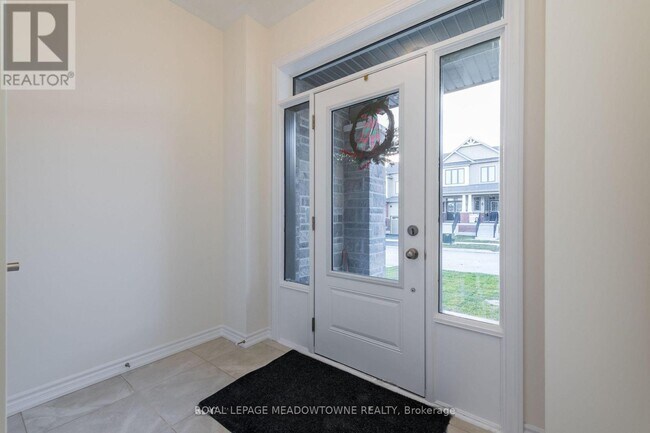 6 Prudhoe Ter in Barrie, ON - Building Photo - Building Photo