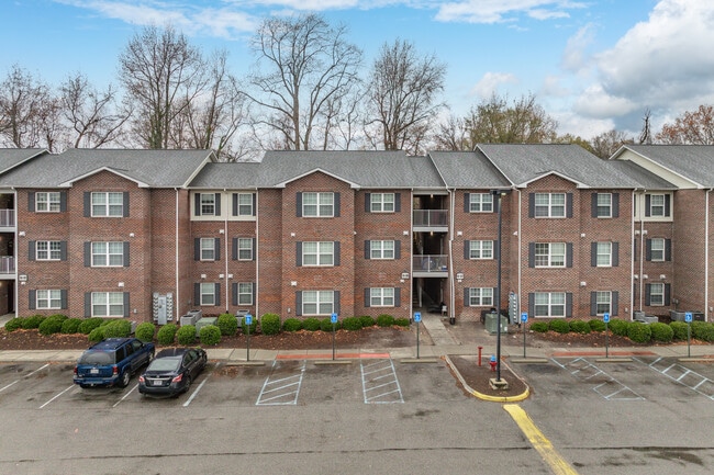 1501 Shire Ln in Chesapeake, VA - Foto de edificio - Building Photo