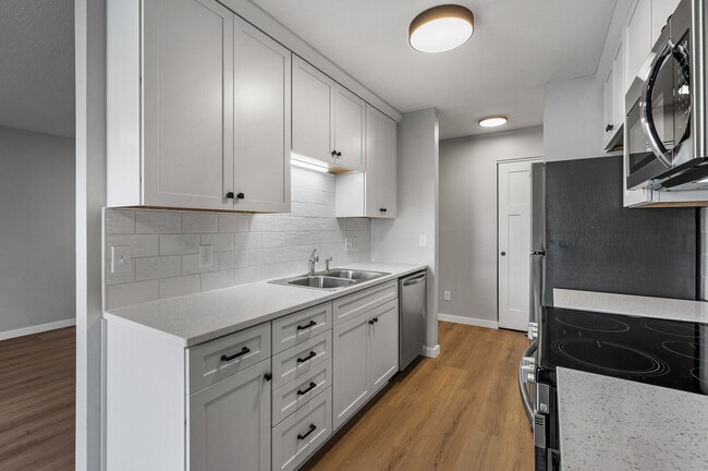 1551 Namekagon St in Hudson, WI - Building Photo - Building Photo