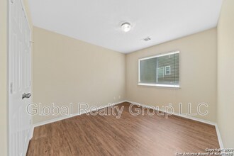 124 Burning Tr in Cibolo, TX - Building Photo - Building Photo