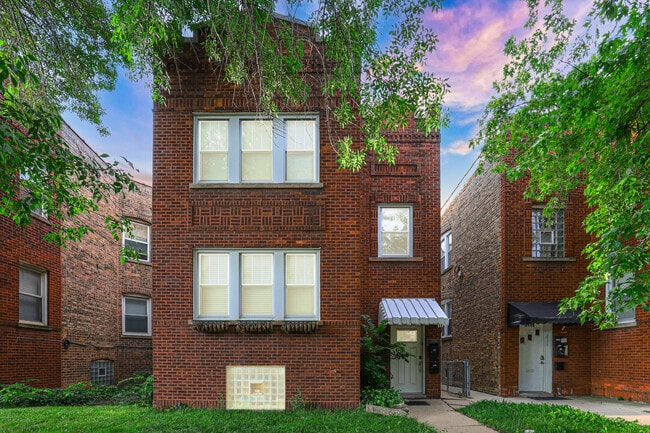 property at 3120 W Addison St