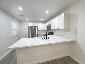 6250 W Flamingo Rd in Las Vegas, NV - Building Photo - Building Photo