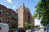 4706 46th St in Flushing, NY - Foto de edificio - Building Photo