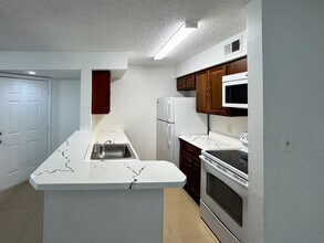 2946 S University Dr, Unit 7108 in Davie, FL - Building Photo - Building Photo