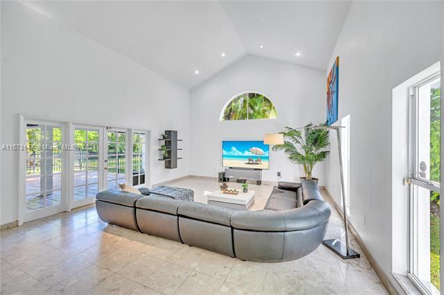 6624 Mimosa Ct in Miami, FL - Building Photo