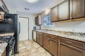 9802 Briar Ridge Dr in Austin, TX - Building Photo - Building Photo