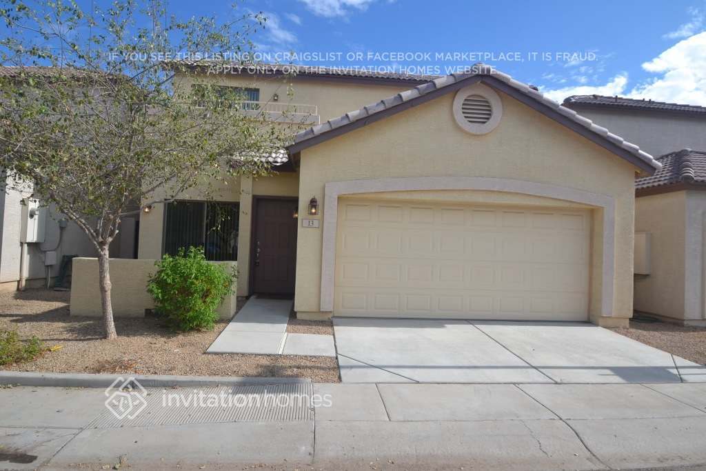 10225 W Camelback Rd in Phoenix, AZ - Building Photo