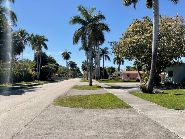 1443 Harding St in Hollywood, FL - Building Photo - Building Photo