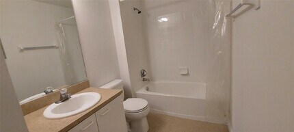 4967 SW 32nd Ave in Fort Lauderdale, FL - Foto de edificio - Building Photo