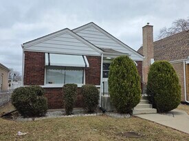 5251 S Hamlin Ave in Chicago, IL - Building Photo