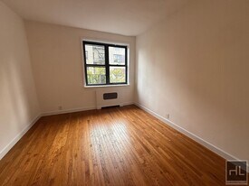 East 61 Street in New York, NY - Building Photo