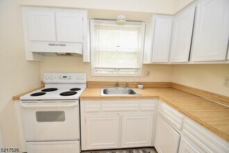 7 Oak Ridge Rd in Oak Ridge, NJ - Building Photo - Building Photo