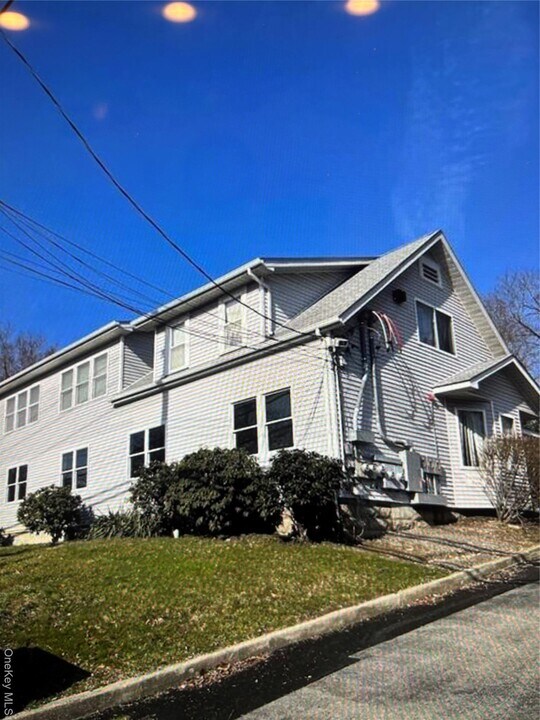 2064 Main St in Cortlandt Manor, NY - Building Photo