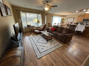 5437 Stone Crest Dr in Manhattan, KS - Building Photo - Building Photo