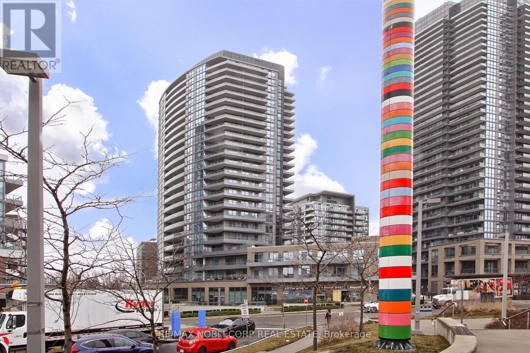 50 Forest Manor Rd in Toronto, ON - Building Photo