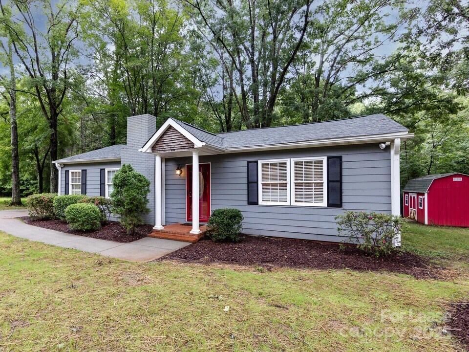 3109 Forest Lawn Dr in Matthews, NC - Building Photo