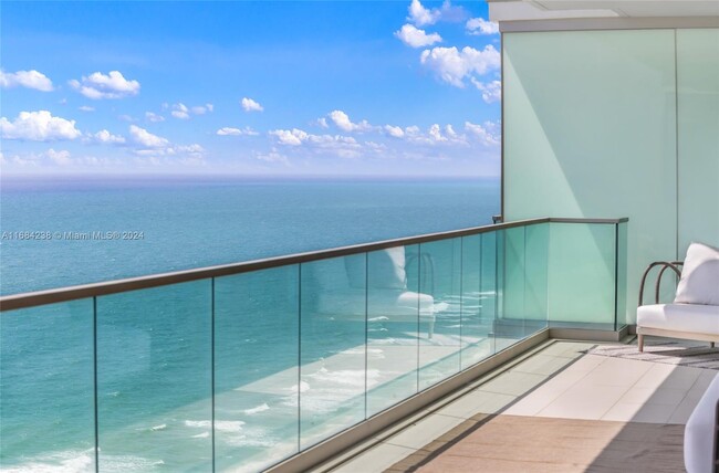 10201 Collins Ave in Bal Harbour, FL - Building Photo - Building Photo