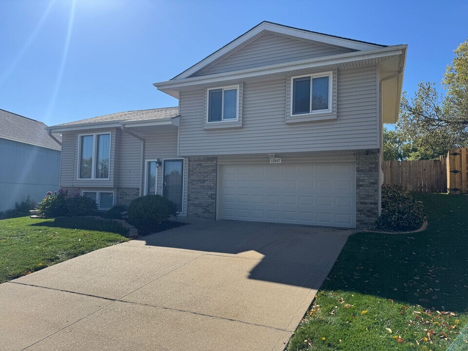 12957 Camden Ave in Omaha, NE - Building Photo