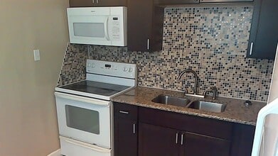 2543 38th Ave N in St. Petersburg, FL - Building Photo - Building Photo