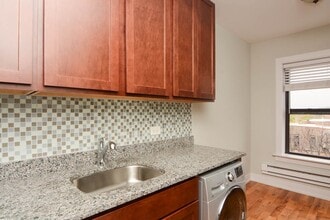 555 W Arlington Pl in Chicago, IL - Foto de edificio - Building Photo