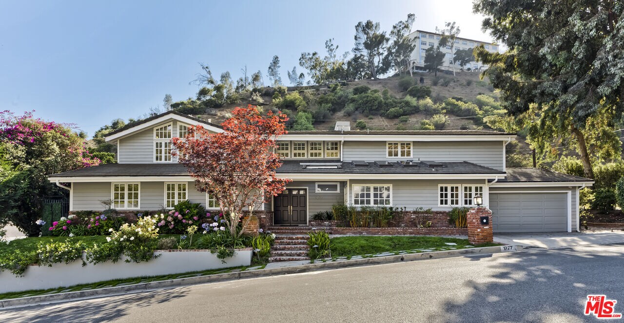 1277 N Norman Pl in Los Angeles, CA - Building Photo