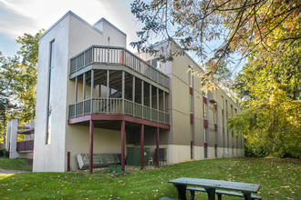 West Huron Apartments in Ann Arbor, MI - Foto de edificio - Building Photo