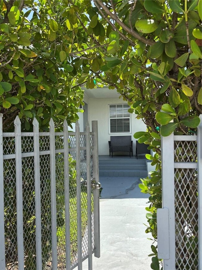 7515 Dickens Ave, Unit 2