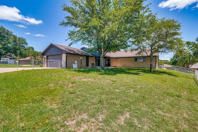 2013 S Lakeshore Dr in Rockwall, TX - Building Photo - Building Photo