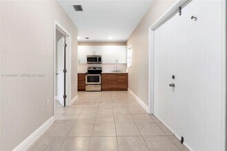 214 Salamanca Ave in Coral Gables, FL - Building Photo - Building Photo