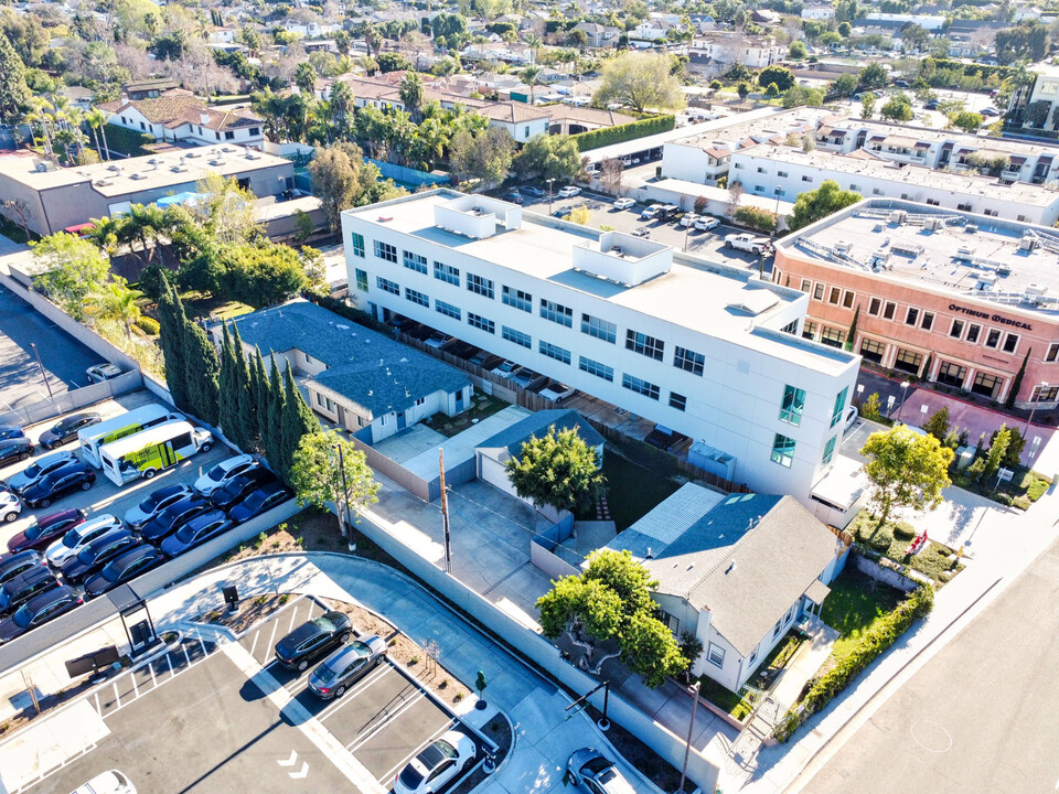 20052 SW Birch St in Newport Beach, CA - Building Photo