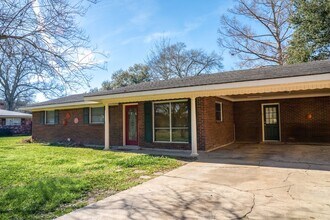213 Birch Dr in Lafayette, LA - Building Photo - Building Photo