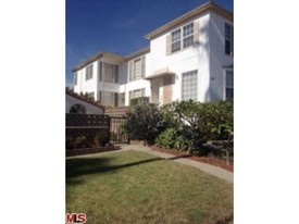 5955 Overhill Dr in Los Angeles, CA - Building Photo