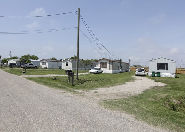 2515 Oyster Creek Bnd in Oyster Creek, TX - Building Photo - Building Photo