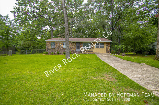 property at 2932 Lakeside Dr