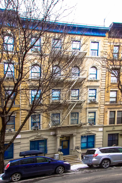 135 W 112th St in New York, NY - Building Photo