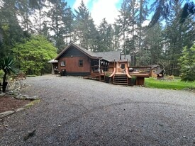13740 Long Lake Rd in Ladysmith, BC - Building Photo