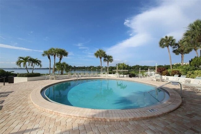 1634 Stickney Point Rd, Unit 201 in Sarasota, FL - Building Photo - Building Photo