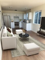 409 E 99th St in Los Angeles, CA - Building Photo