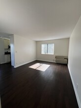 Chateau Emelita Apartments in Valley Village, CA - Building Photo - Building Photo