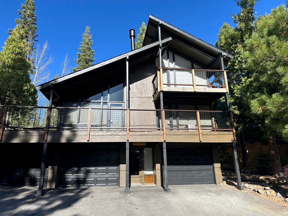 7639 Forest Glen Dr in Tahoe Vista, CA - Building Photo