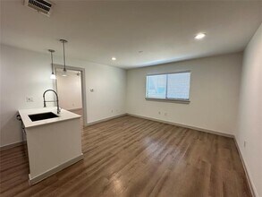 4526 Munger Ave in Dallas, TX - Building Photo - Building Photo