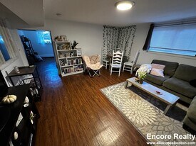 61 Selkirk Rd in Boston, MA - Building Photo