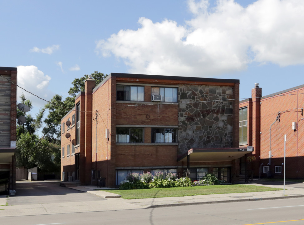 Driftwood in Hamilton, ON - Building Photo