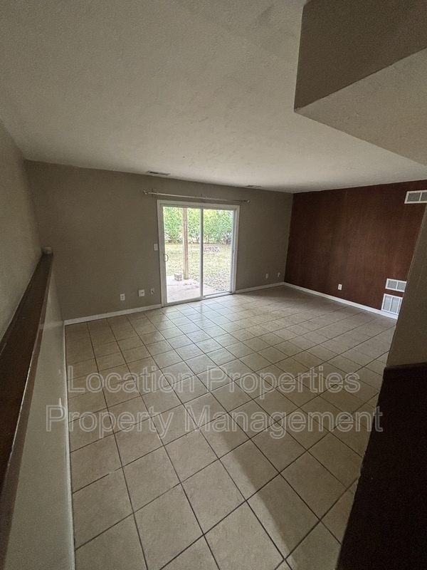 2428 Cedarwood Ave in Lawrence, KS - Building Photo - Building Photo