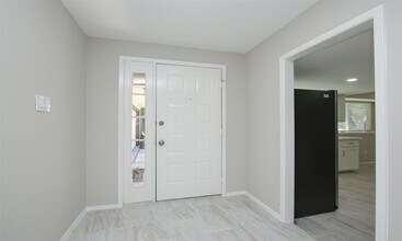 833 Lakeview Dr in Sugar Land, TX - Foto de edificio - Building Photo