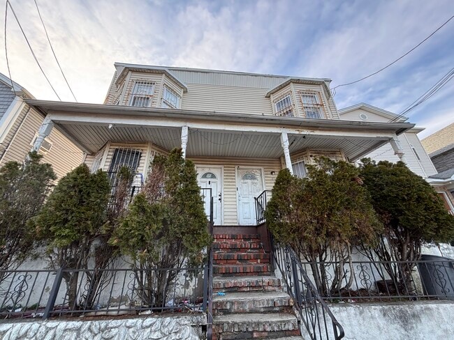 66 Marshall St, Unit 2R