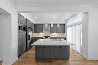 9204 S Nobel Way in Inglewood, CA - Building Photo - Building Photo